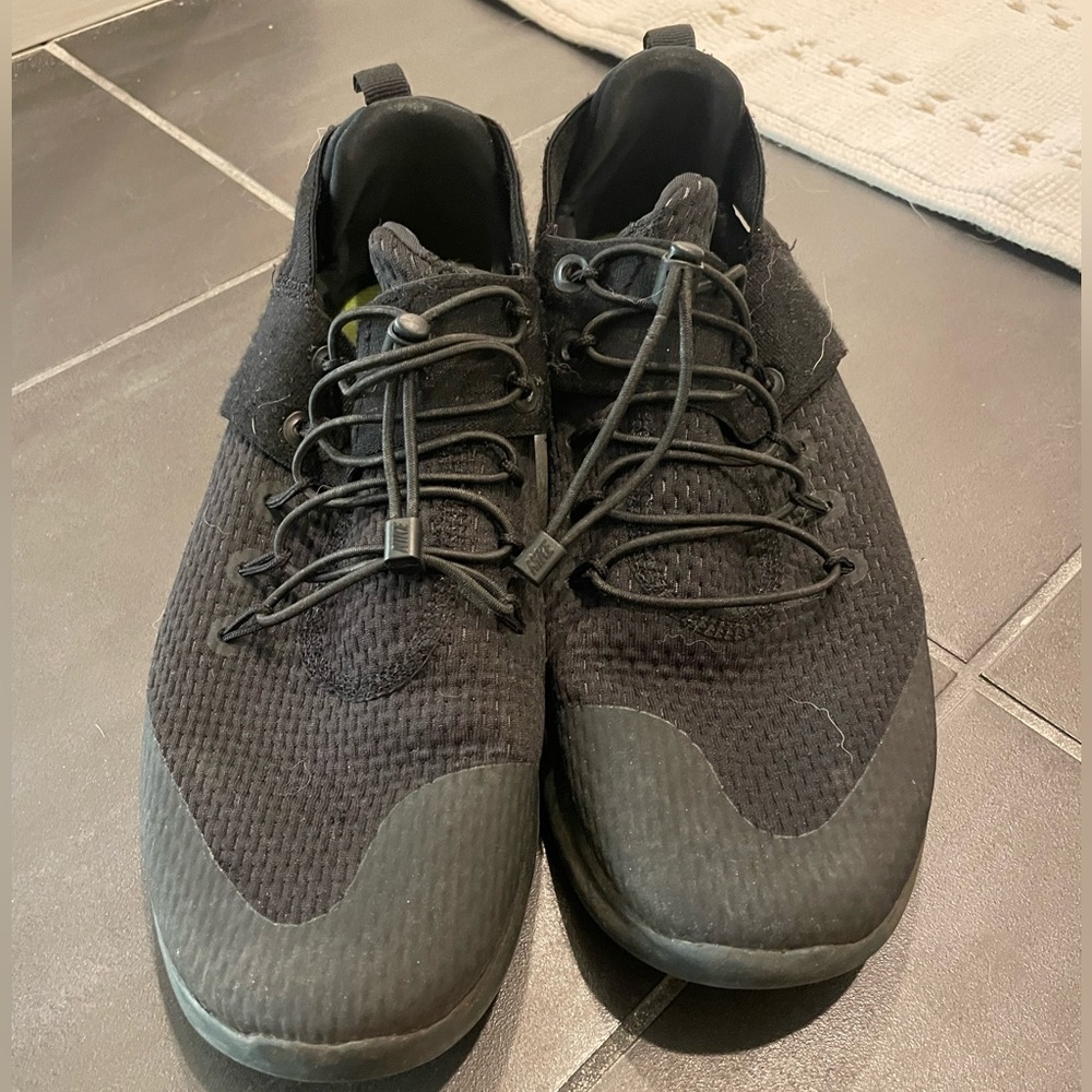 Nike tennis shoes